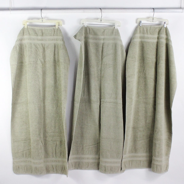 Lot Of 3 Matching Unbranded Solid Green Color Bath Towels (26.5" x 52.5")
