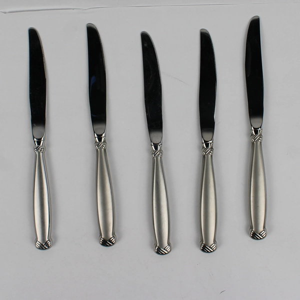 Lot Of 5 Oneida Silver Rattan (Stainless, Satin) Flatware Dinner Knives 9" Long