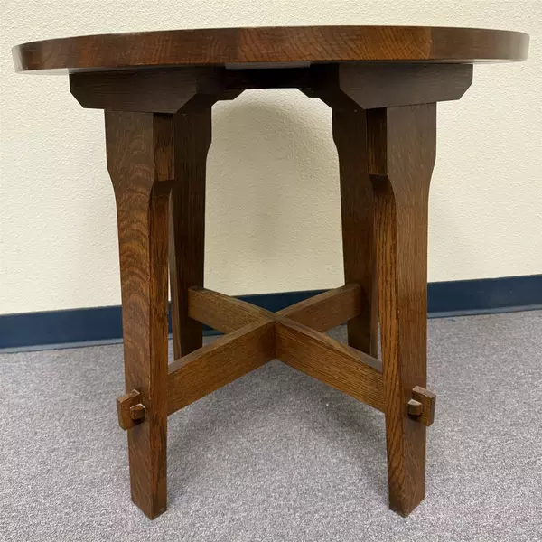Stickley Gus Round Oak Wood Lamp Table