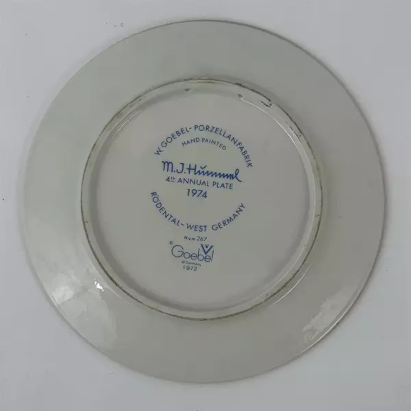 1974 M.J. Hummel 4th Annual 7.5in Plate Goebel W. Germany Goose Girl