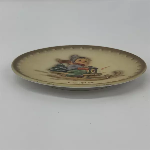 1975 MJ Hummel 5Th Annual Collector Plate Goebel W. Germany Ride Into Christmas