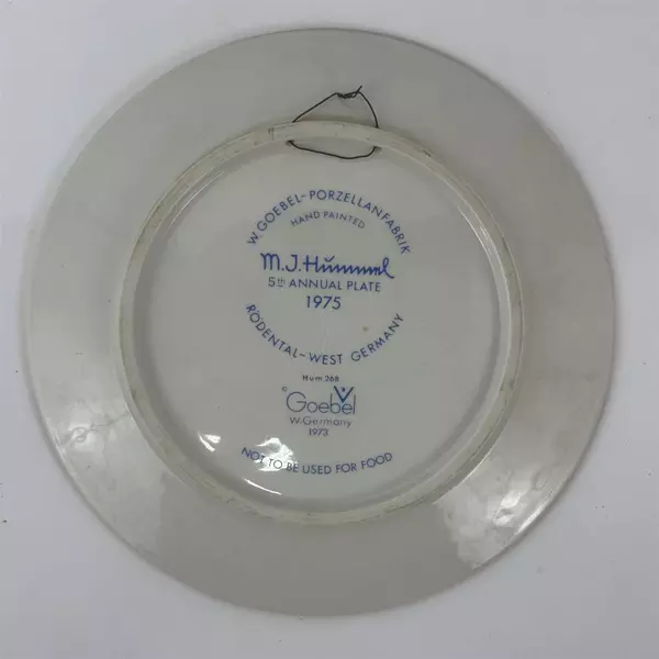 1975 MJ Hummel 5Th Annual Collector Plate Goebel W. Germany Ride Into Christmas