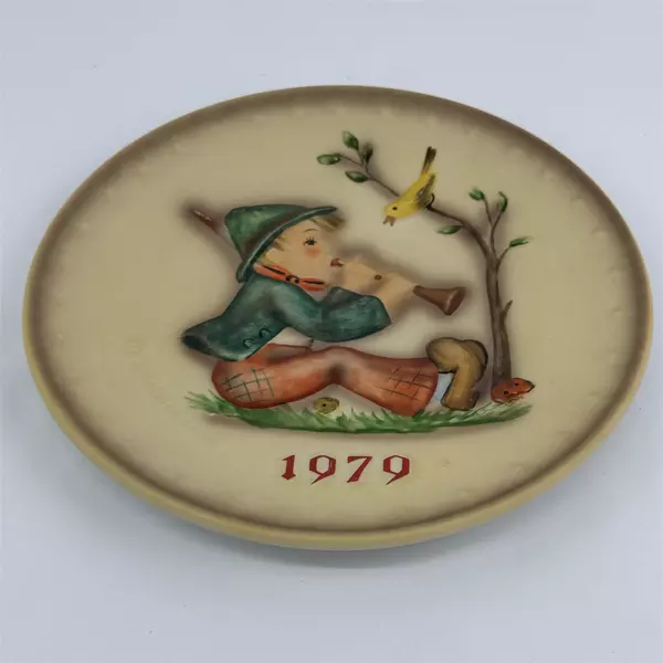 1979 M.J. Hummel Goebel 9th Annual Collector Plate Singing Lesson Germany