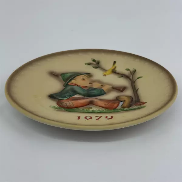 1979 M.J. Hummel Goebel 9th Annual Collector Plate Singing Lesson Germany