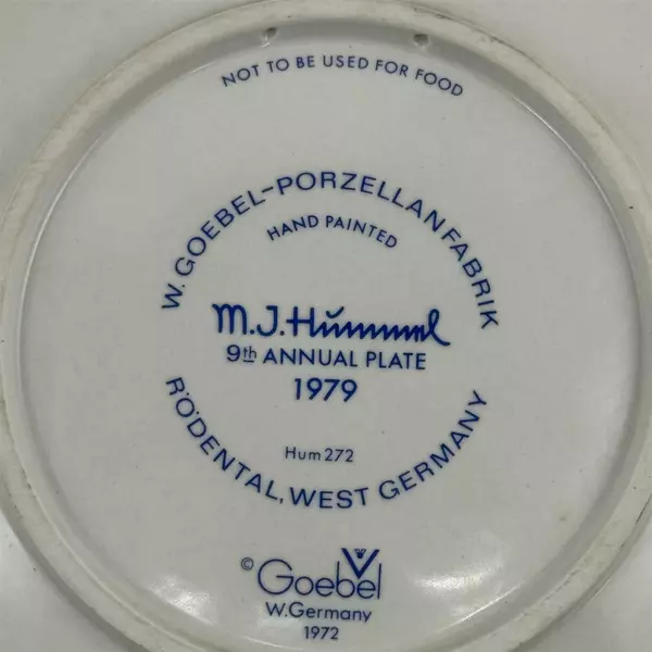 1979 M.J. Hummel Goebel 9th Annual Collector Plate Singing Lesson Germany
