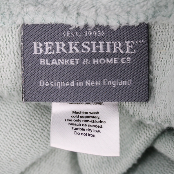 Lot Of 2 Matching Berkshire Muted Green Fuzzy Fleece Pillow Cases 20.5" x 30"
