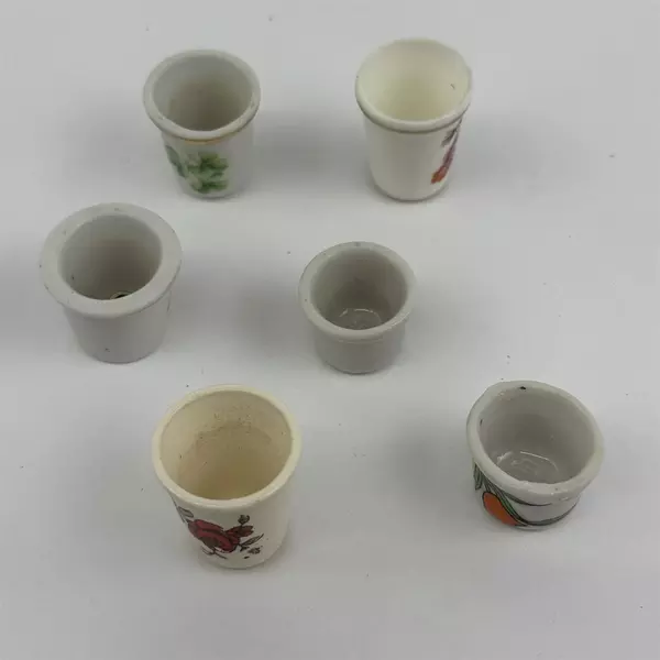 6 VTG Porcelain Ceramic Flowers Thimbles White Hand Painted Gold Trim