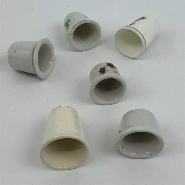 6 VTG Porcelain Ceramic Flowers Thimbles White Hand Painted Gold Trim