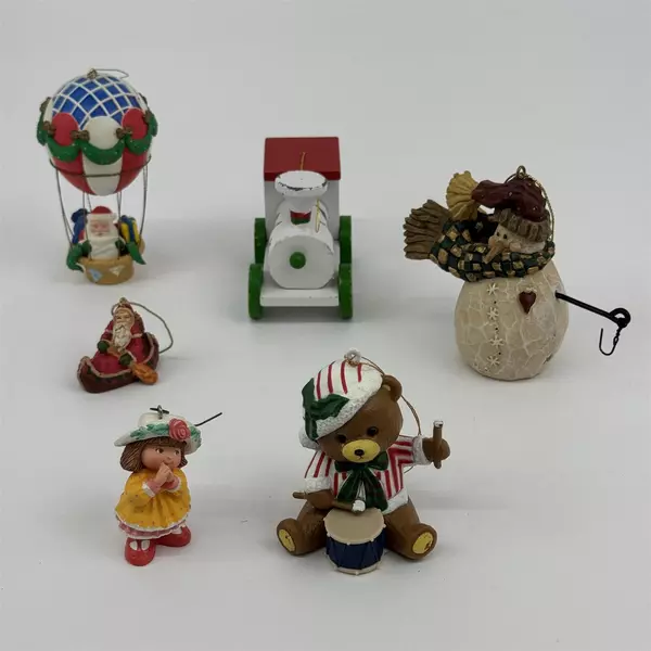 Lot of 6 Assorted Christmas Ornaments