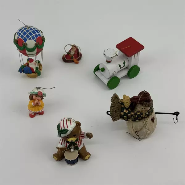 Lot of 6 Assorted Christmas Ornaments