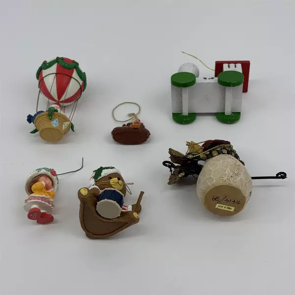 Lot of 6 Assorted Christmas Ornaments