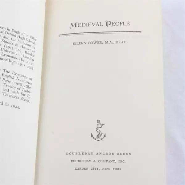 Medieval People by Eileen Power Doubleday Anchor Vintage Paperback