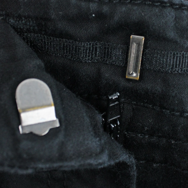 Covington Petite Women's 12P Black Capris