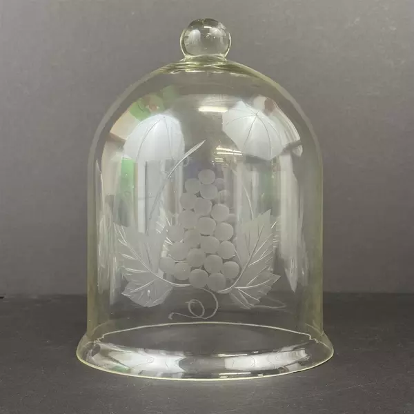 10.25" Etched Grape Cluster Glass Cloche