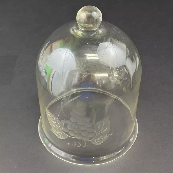 10.25" Etched Grape Cluster Glass Cloche