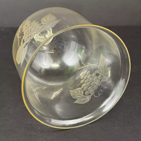 10.25" Etched Grape Cluster Glass Cloche