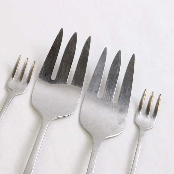 Lot Of 5 Oneida Silver American Artistry (Stainless) Flatware Forks & Ladle