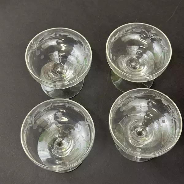 Set of 4 Vtg Clear Etched Crystal Champagne Glasses Dot Vine Type Pattern