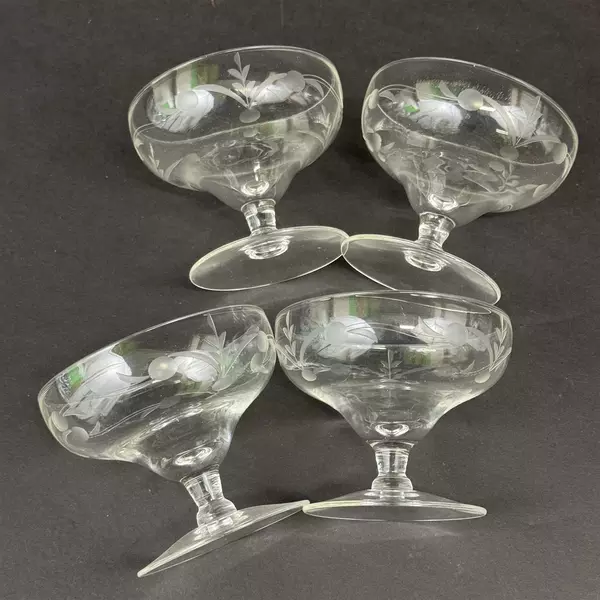 Set of 4 Vtg Clear Etched Crystal Champagne Glasses Dot Vine Type Pattern
