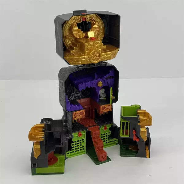 Treasure X Lost Lands Skull Island Skull Temple Pre-Owned