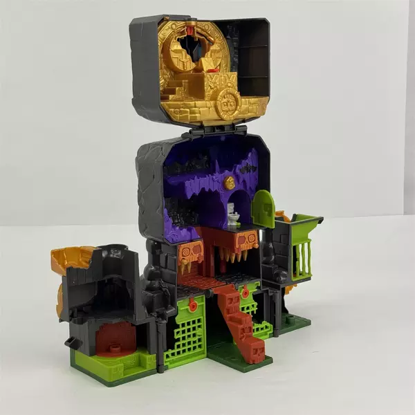 Treasure X Lost Lands Skull Island Skull Temple Pre-Owned