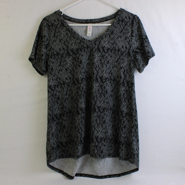 LuLaRoe Black and White Diamond Pattern T-Shirt Women's Size Small