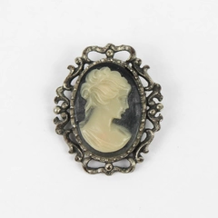 Vintage Victorian-Style Cameo Brooch Costume Jewelry 1 1/4"