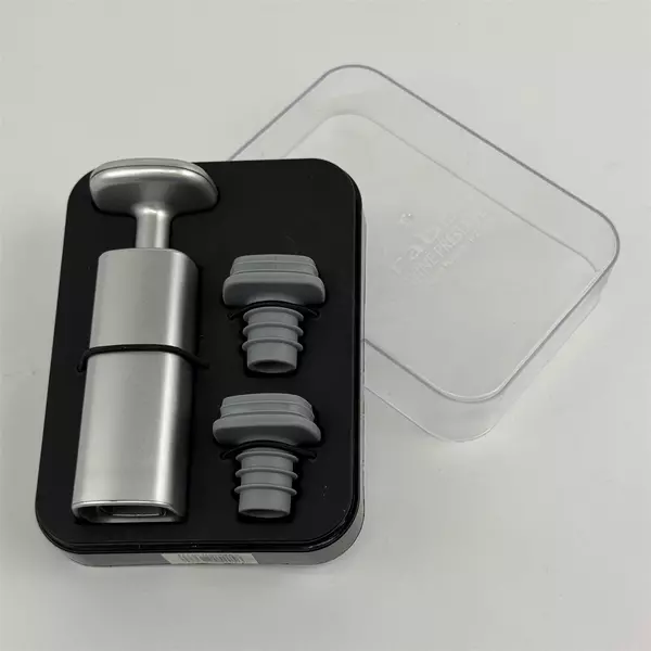 Metrokane Rabbit Wine Preserver Vacuum Pump with 2 Stoppers Open Box