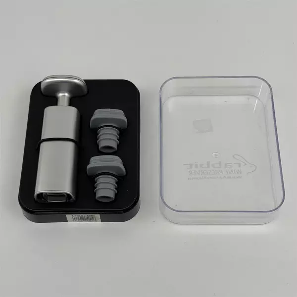 Metrokane Rabbit Wine Preserver Vacuum Pump with 2 Stoppers Open Box