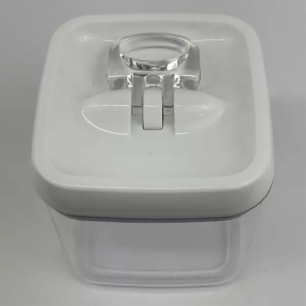 Better Homes & Gardens Canister 4.5 Cup Flip-Tite Square Food Storage Container