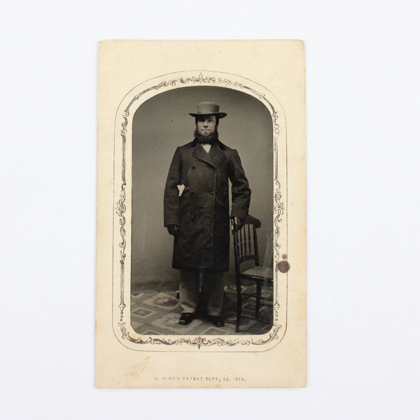 Lot of 2 Antique Tintype Man And Child Portrait Photos New London Connecticut 