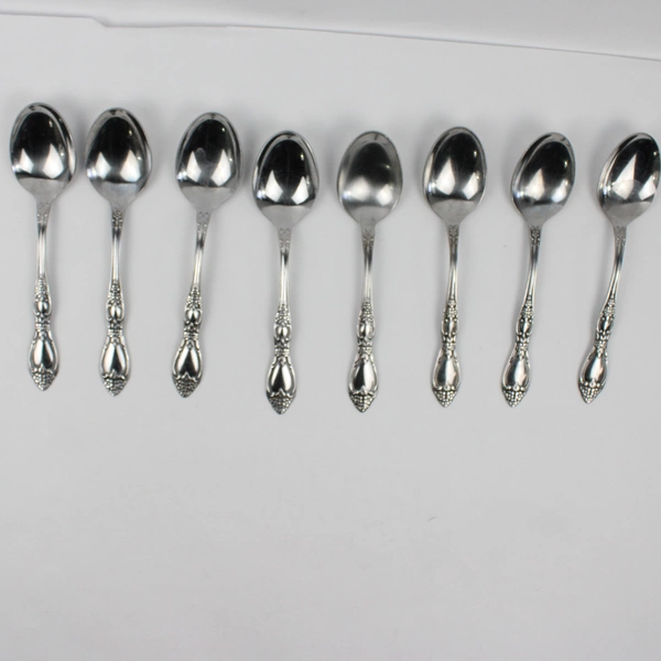 Oneida Silver Wm A Rogers Deluxe 8-Piece Lot Huntington Pattern Oval Soup Spoons