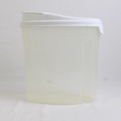 Rubbermaid Servin' Saver 3.5-Quart White EZ Lid Food Container #4
