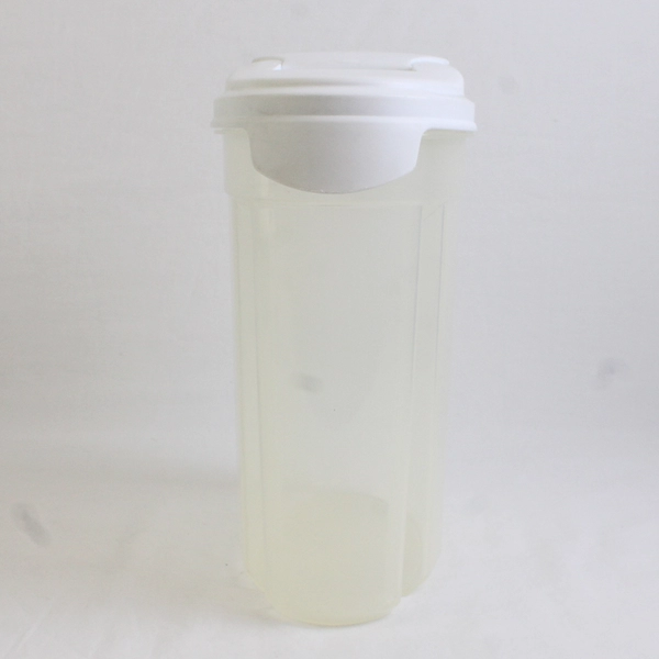 Rubbermaid Servin' Saver 3.5-Quart White EZ Lid Food Container #4