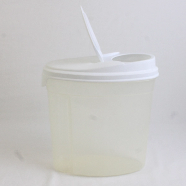 Rubbermaid Servin' Saver 3.5-Quart White EZ Lid Food Container #4