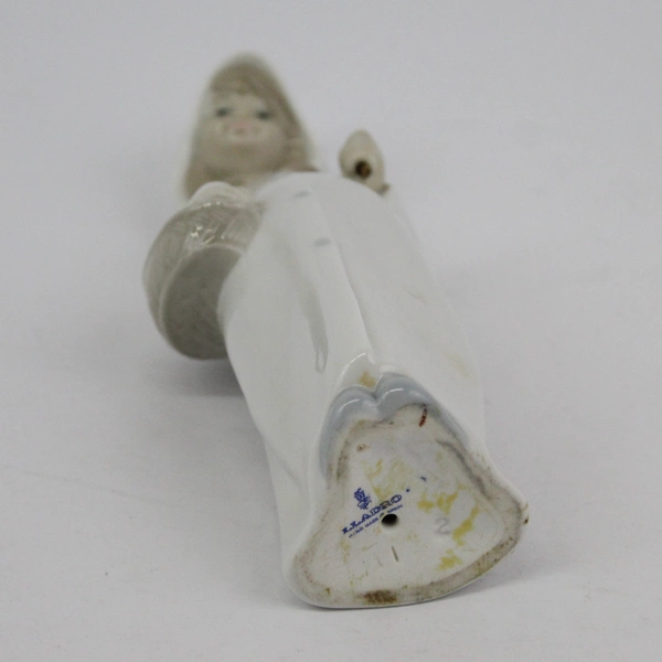 1970 Lladro 4678 Shepherdess w/ Basket As-Is Broken And Missing Staff