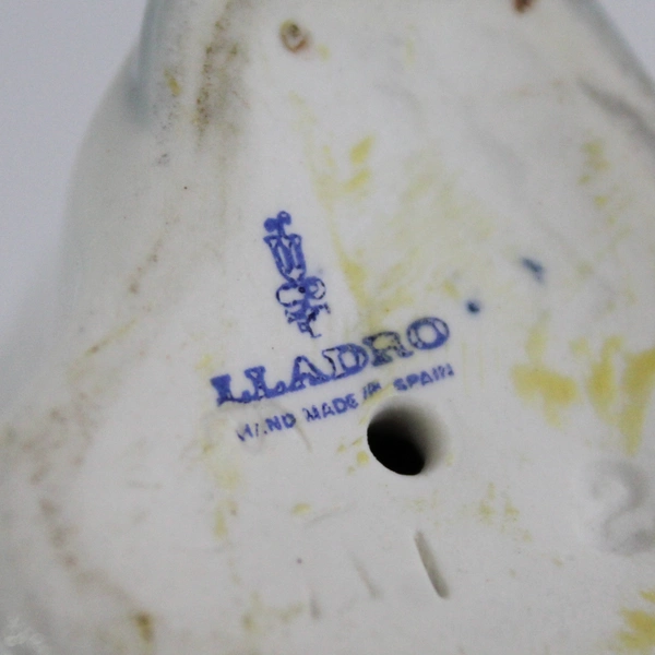 1970 Lladro 4678 Shepherdess w/ Basket As-Is Broken And Missing Staff