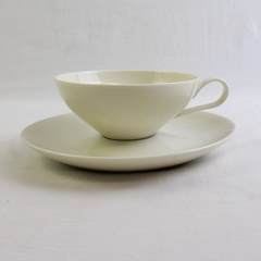 VTG Eva Zeisel Castleton Museum White Wide Flat Cup and Saucer Set
