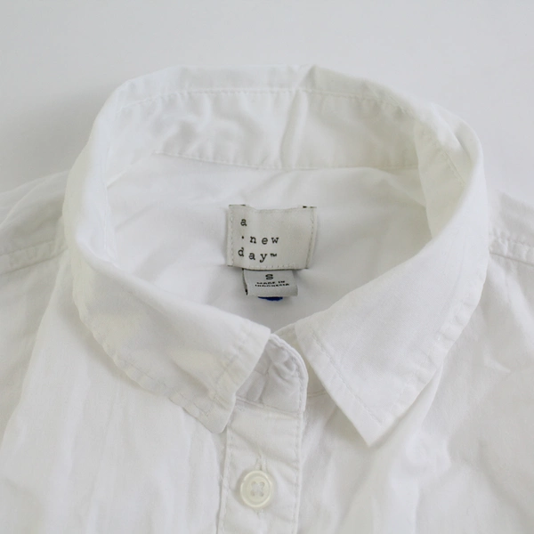A New Day Plain White Button-Up Long-Sleeved Shirt Women's Size Small