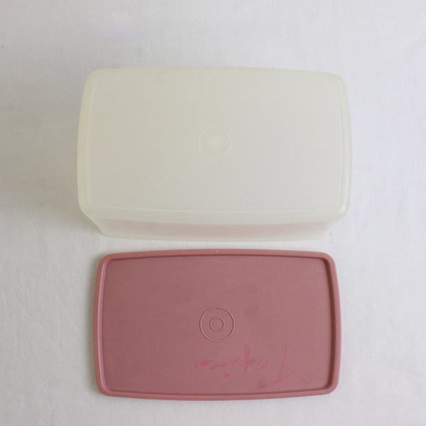 Tupperware Food Storage Container 1527-4 with Pink Lid 714-5 FLAW