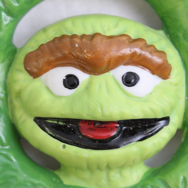 VTG 1988 Muppets Oscar The Grouch Christmas Wreath Ceramic Ornament 3.5"