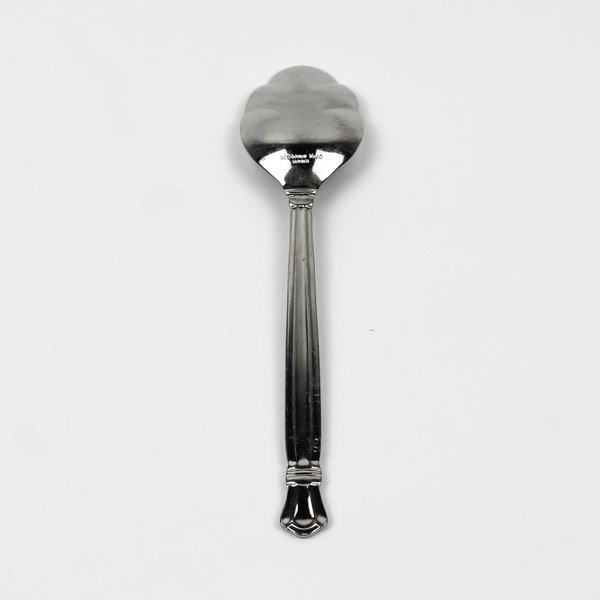 A Retroneu Royale Pattern 18/8 Stainless Sugar Shell Spoon 6.25 Inches