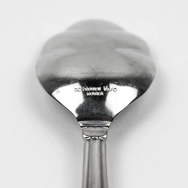 A Retroneu Royale Pattern 18/8 Stainless Sugar Shell Spoon 6.25 Inches