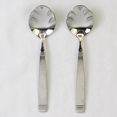 Lot of 2 Retroneu Orion Pattern 18/8 Stainless Sugar Shell Spoons 6.25 Inches