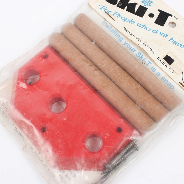 NOS Vintage Northern Manufacturers Ski-T Wall-Mounted Ski Hanger