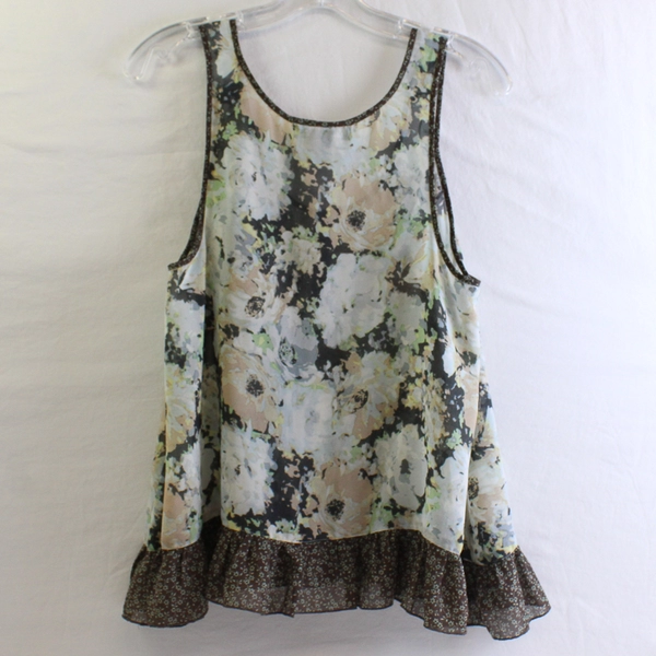 Living Doll Multicolor Floral Sleeveless Top Women's Size Medium