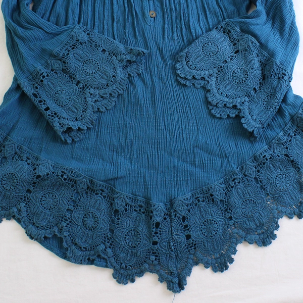 Venus Teal Blue 3/4-Sleeve V-Neck Top Crochet Trim Women's Size Small
