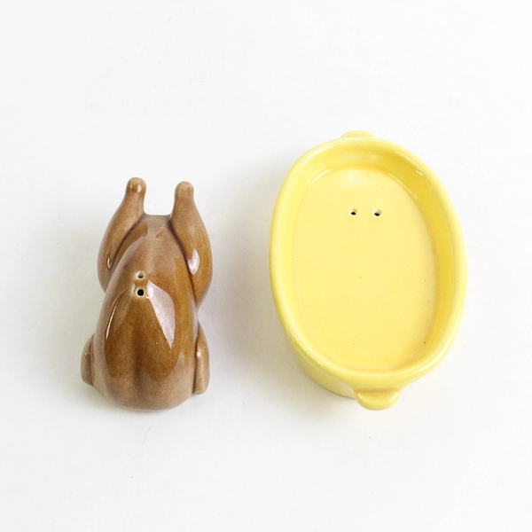 Vintage Turkey and Roasting Pan Ceramic Salt and Pepper Shaker Set