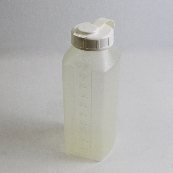 Arrow 1-Quart Plastic Refrigerator Shaker Bottle with Measurements