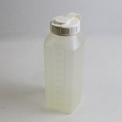 Arrow 1-Quart Plastic Refrigerator Shaker Bottle with Measurements